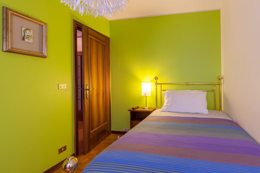 Toti Apartment Udine Esterno foto